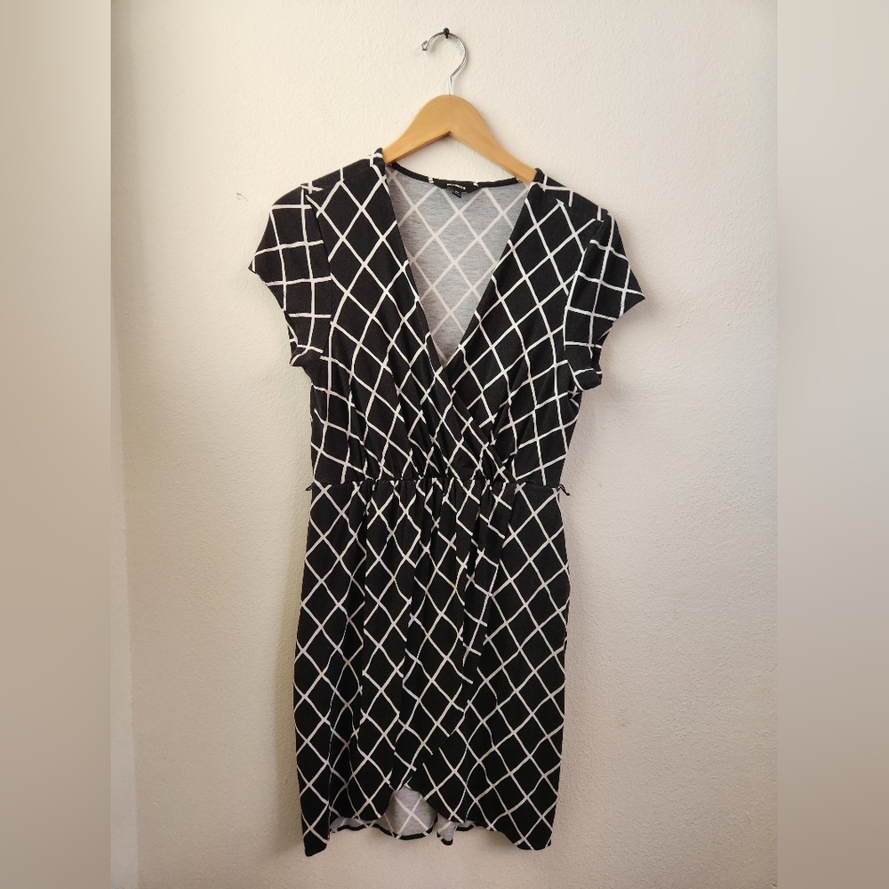 Express Women's Dress Tulip Faux‎ Wrap Stretchy Black White Size Medium